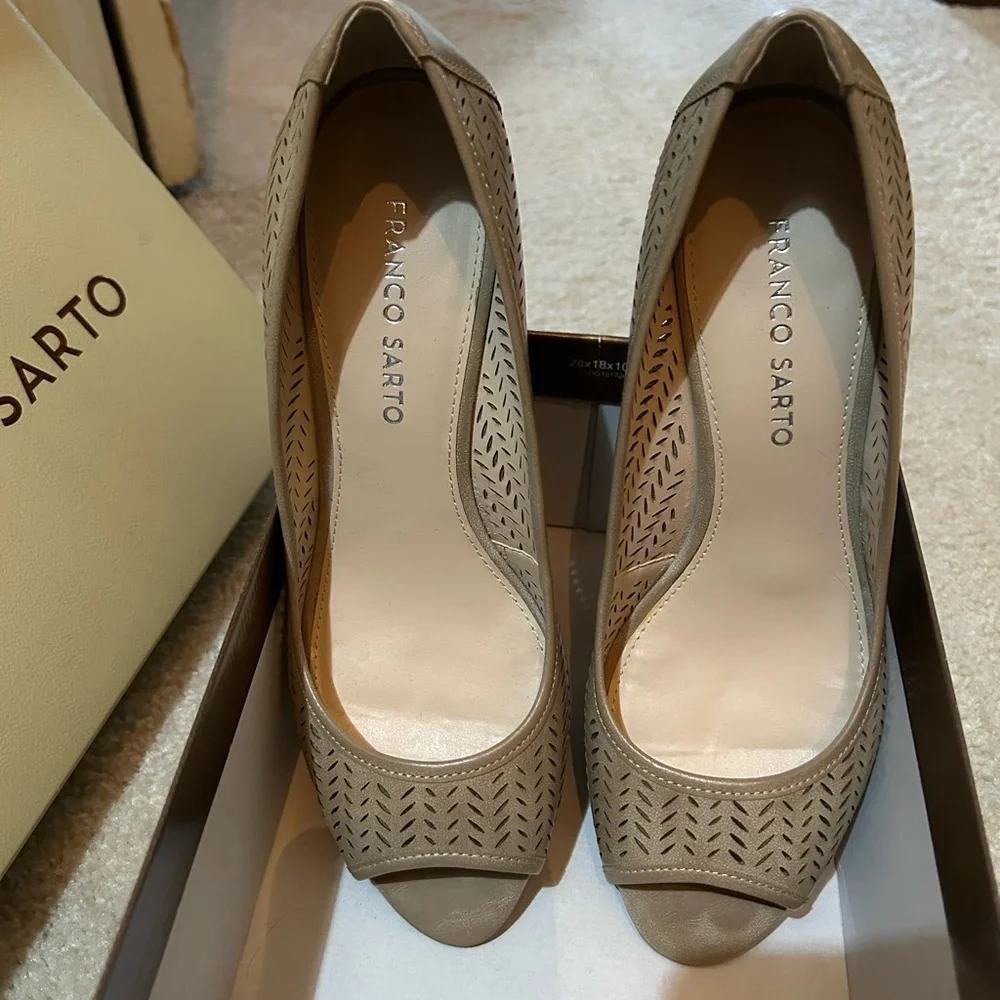 Franco Sarto Wedge Shoe, Size 8.5 - Picture 2 of 6